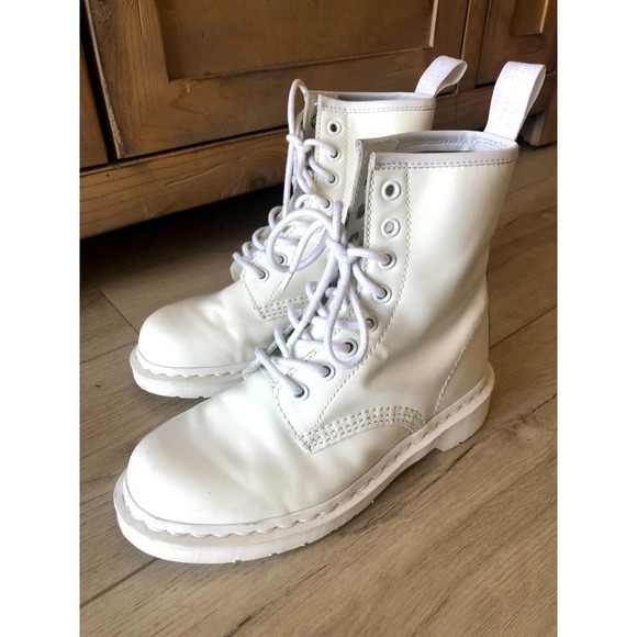Doc Martens Unisex 1460 Mono White Smooth Leather Lace Up Boots - Picture 2 of 16
